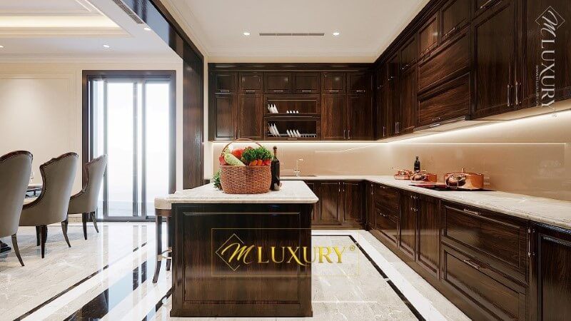 Tủ bếp cao cấp từ gỗ tự nhiên mang đến sự sang trọng cho không gian biệt thự.